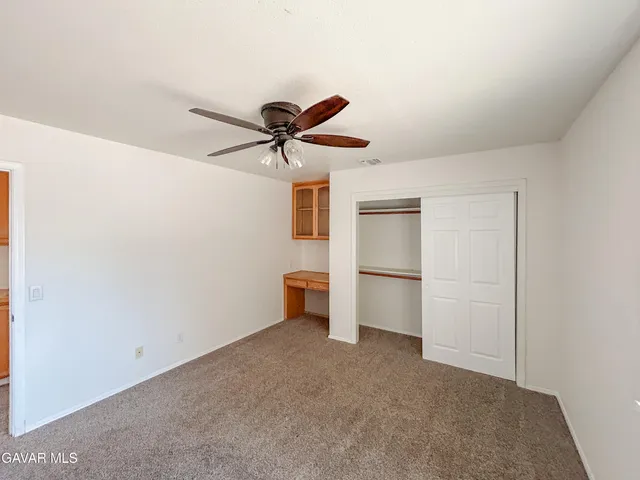 a view of a livingroom with a ceiling fan