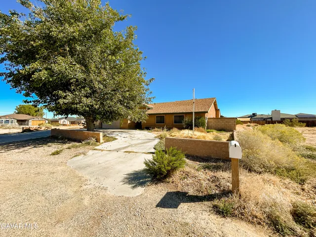 a view of a backyard of the house