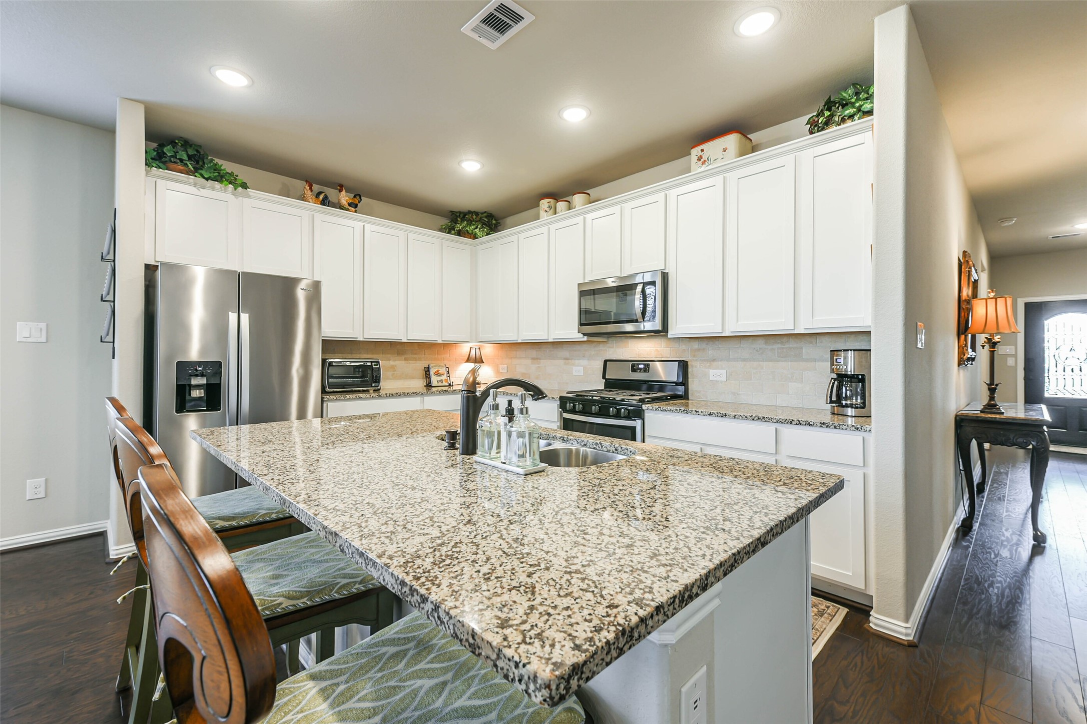 8307 Divot Trace Fulshear, TX 77441 - Photo 4 of 16 Kitchen Island
