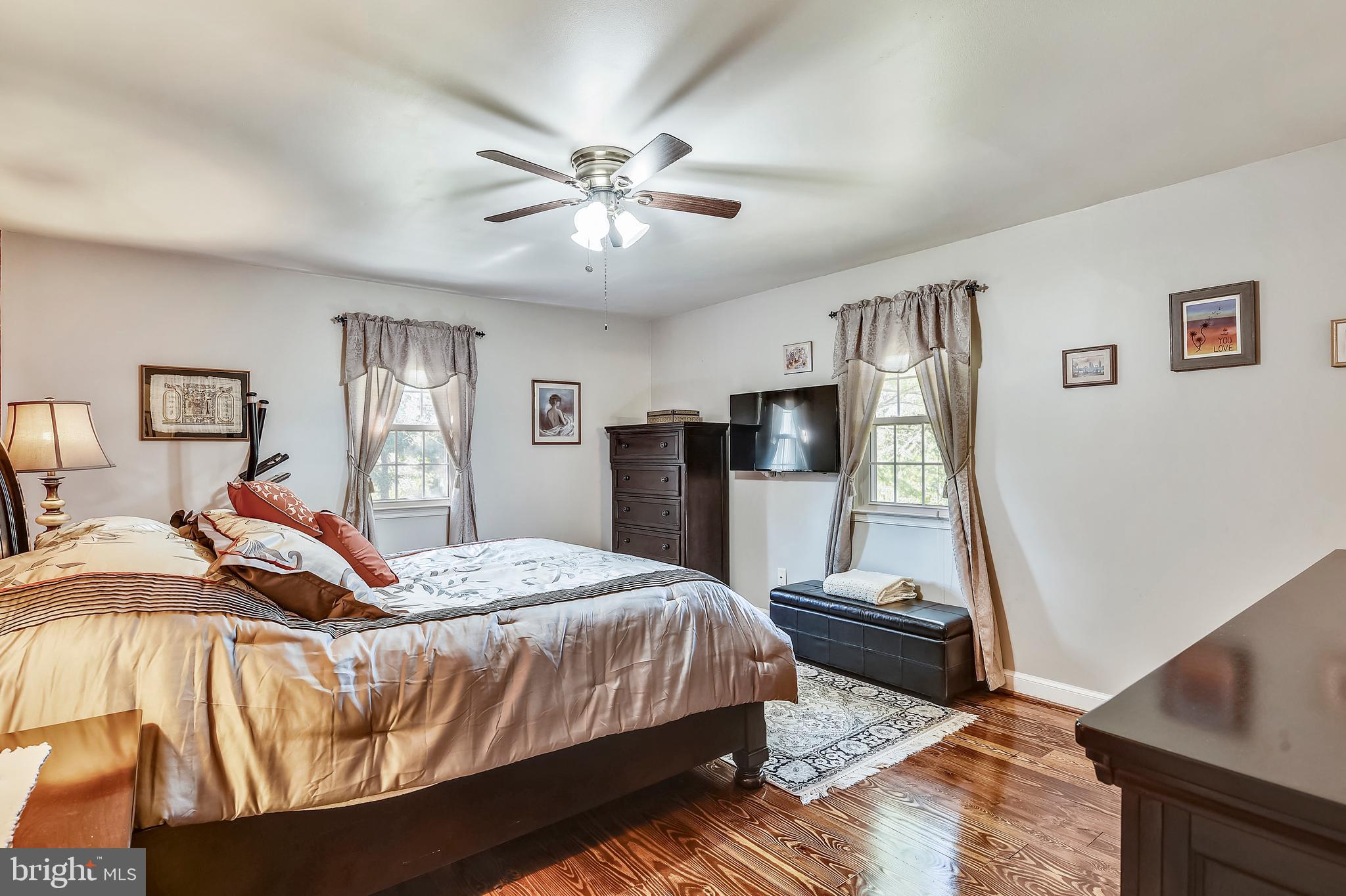 9583 Routts Hill Road Warrenton, VA 20186 - Photo 15 of 36 Bright MasterBedroom