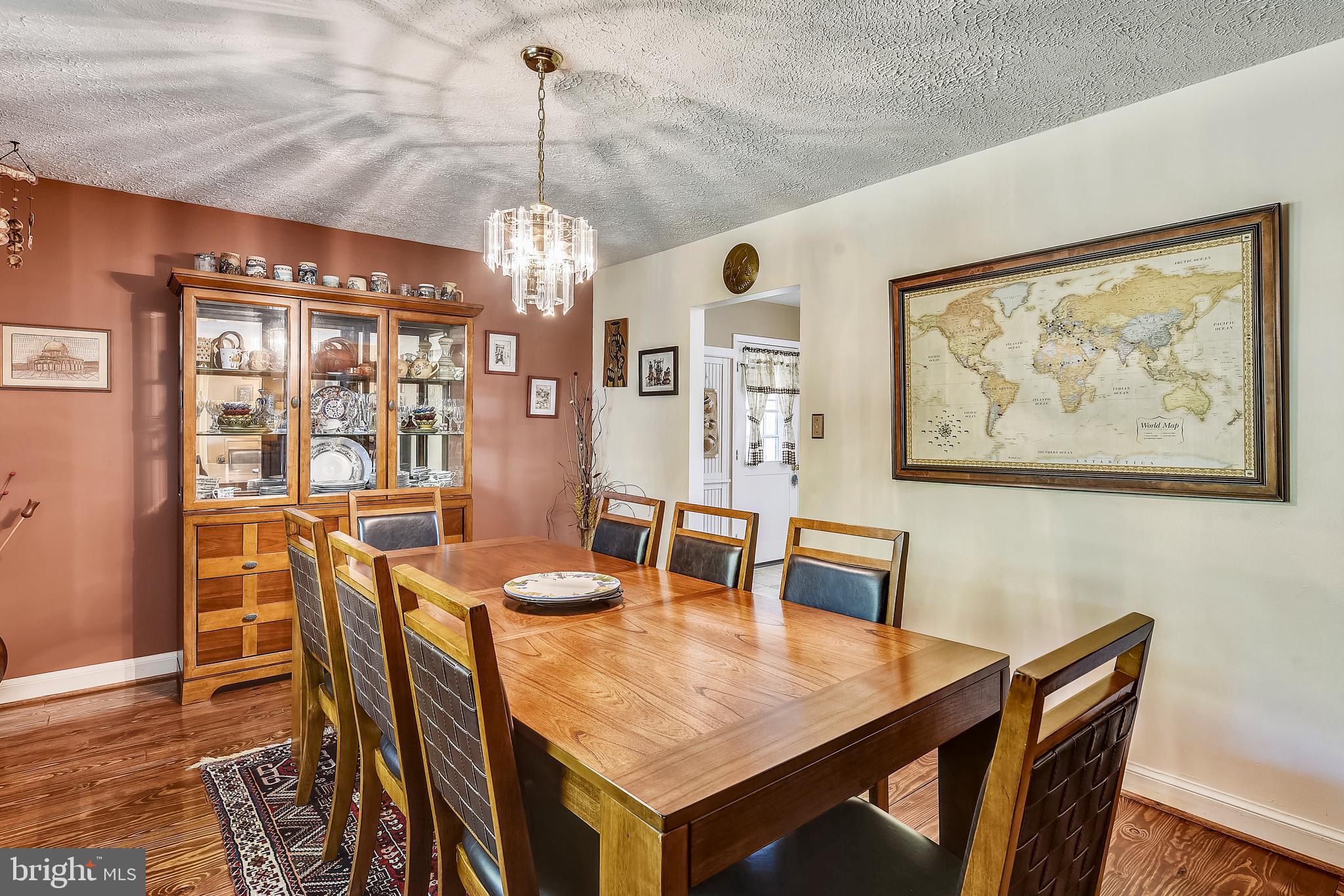 9583 Routts Hill Road Warrenton, VA 20186 - Photo 5 of 36 Bright Dining Room