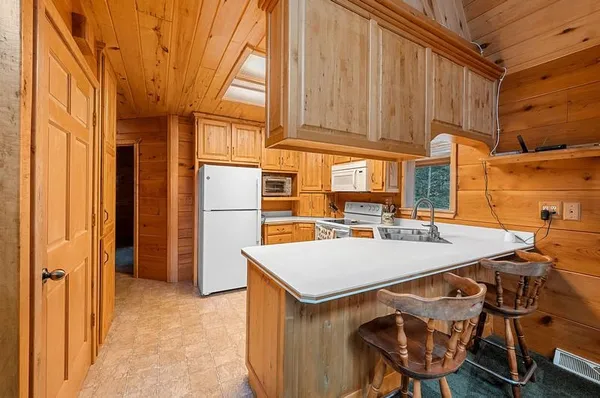 $799,900 | 14754 North McComb Lake Road, Mountain, WI 54149