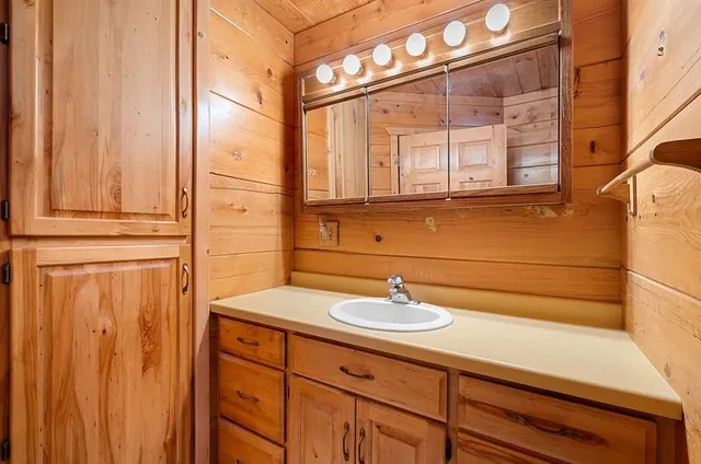 $799,900 | 14754 North McComb Lake Road, Mountain, WI 54149