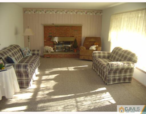 236 Georges Road Dayton, NJ 08810 - Photo 4 of 10 Gallery Image 4