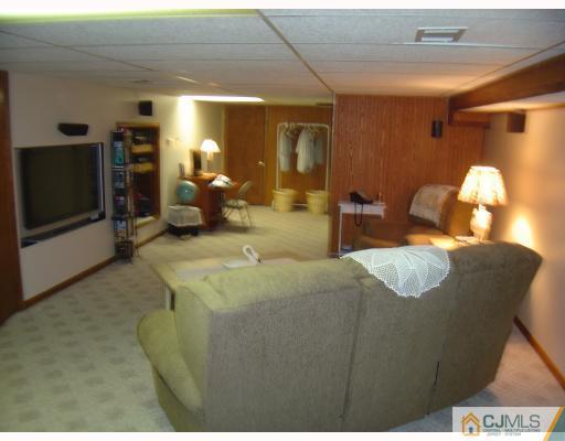 236 Georges Road Dayton, NJ 08810 - Photo 5 of 10 Gallery Image 5