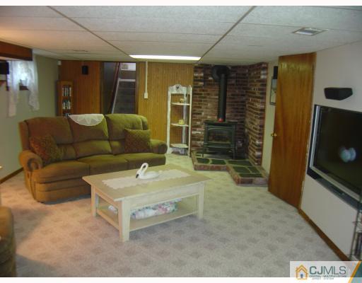 236 Georges Road Dayton, NJ 08810 - Photo 6 of 10 Gallery Image 6