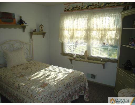 236 Georges Road Dayton, NJ 08810 - Photo 10 of 10 Gallery Image 10