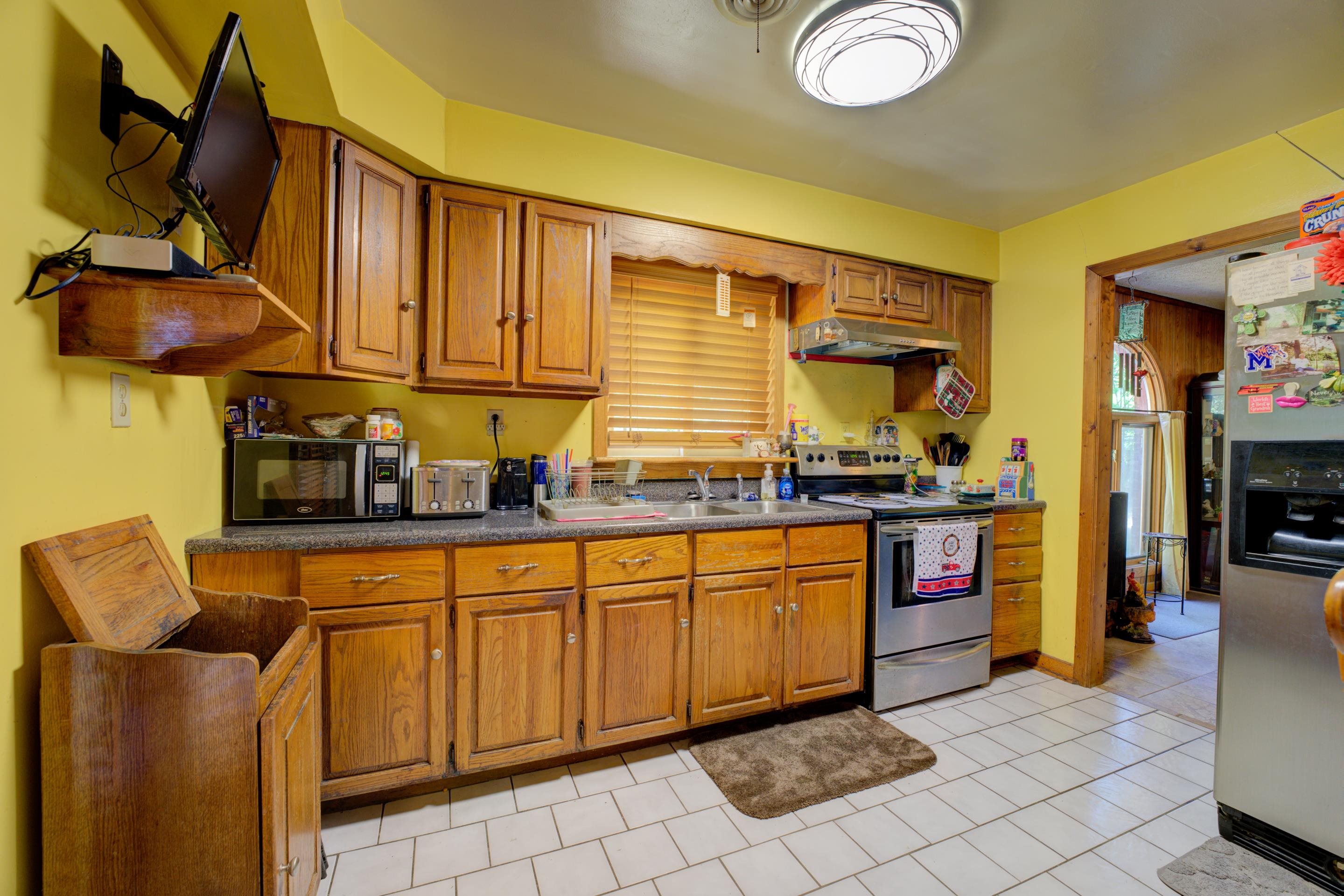 3649 Millington Road Memphis, TN 38127 - Photo 6 of 17 Cooking will be a delight in the wonderful eat-in kitchen equipped with a stainless steel oven/range.