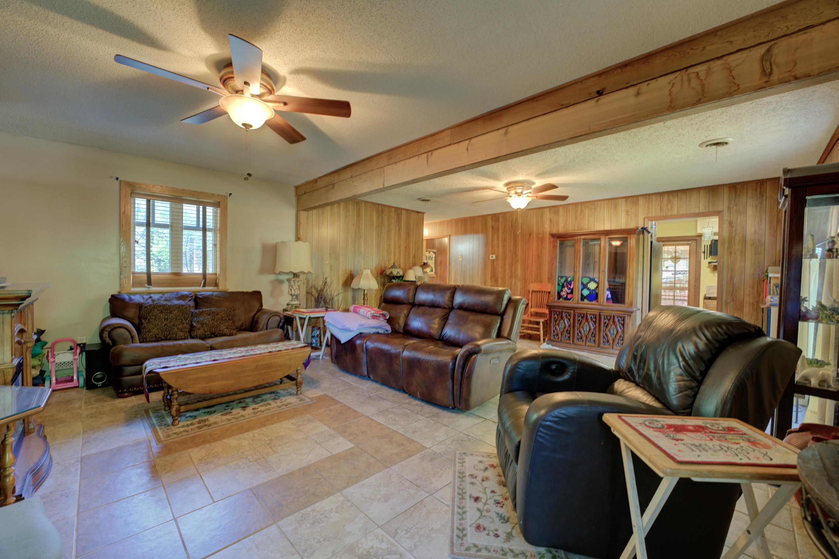 3649 Millington Road Memphis, TN 38127 - Photo 8 of 17 Warm and inviting great room.