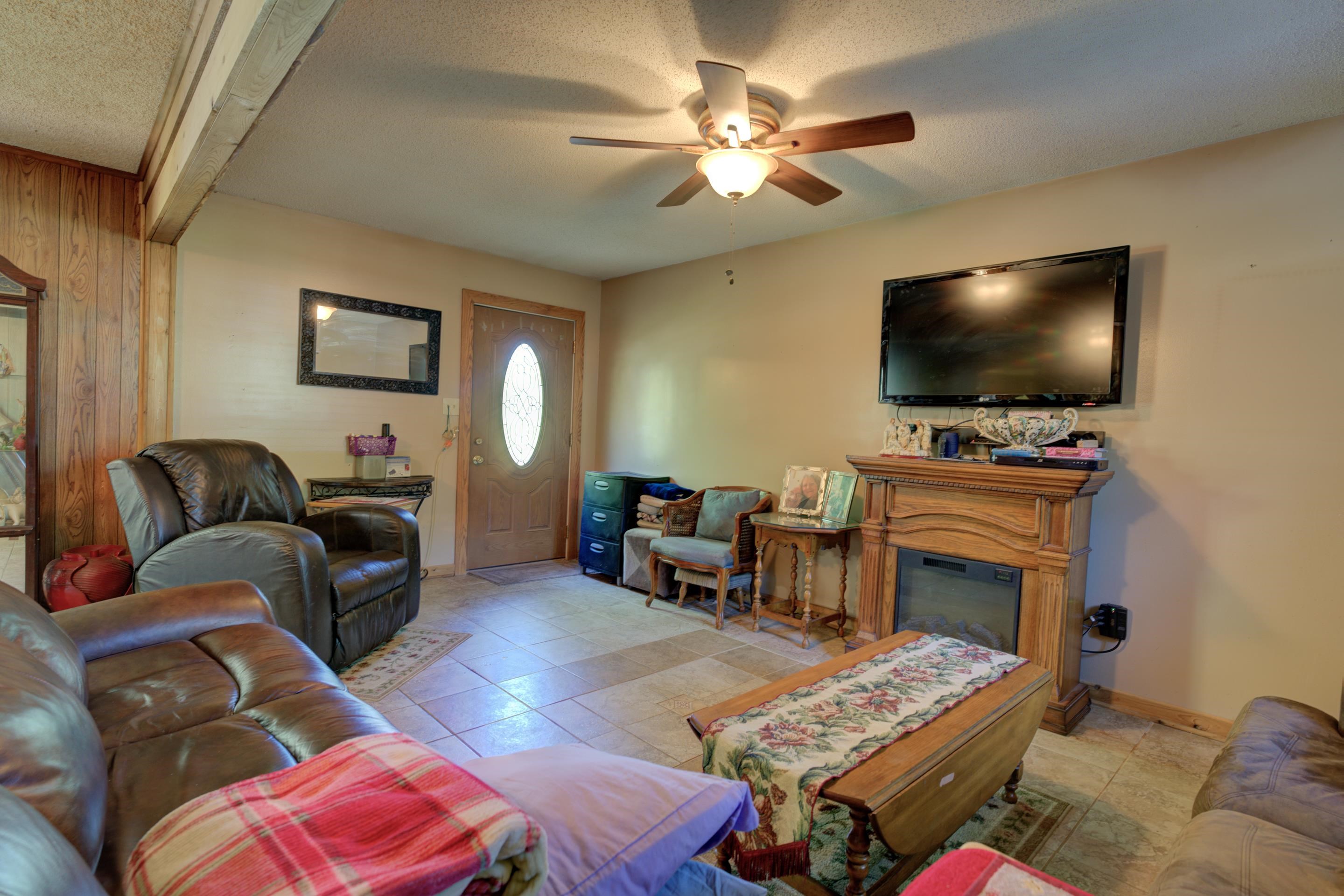 3649 Millington Road Memphis, TN 38127 - Photo 9 of 17 Family and friends will enjoy gathering in the inviting great room.
