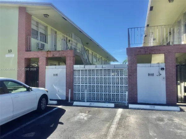 $1,600 | 13 Northeast 2nd Avenue, Unit 104, Dania Beach, FL 33004