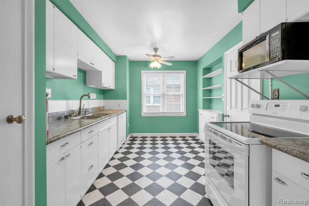 857 Harcourt Road Grosse Pointe, MI 48230 - Photo 12 of 33