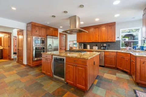 $1,149,000 | 1897 Talbot Place, South Lake Tahoe, CA 96150