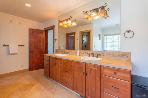 $1,149,000 | 1897 Talbot Place, South Lake Tahoe, CA 96150