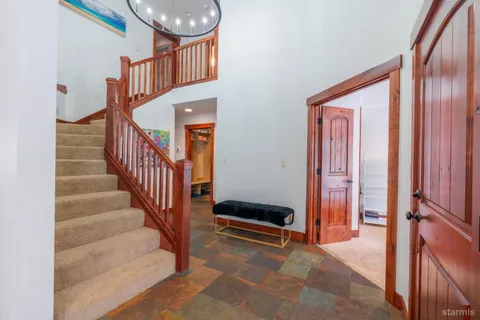 $1,149,000 | 1897 Talbot Place, South Lake Tahoe, CA 96150