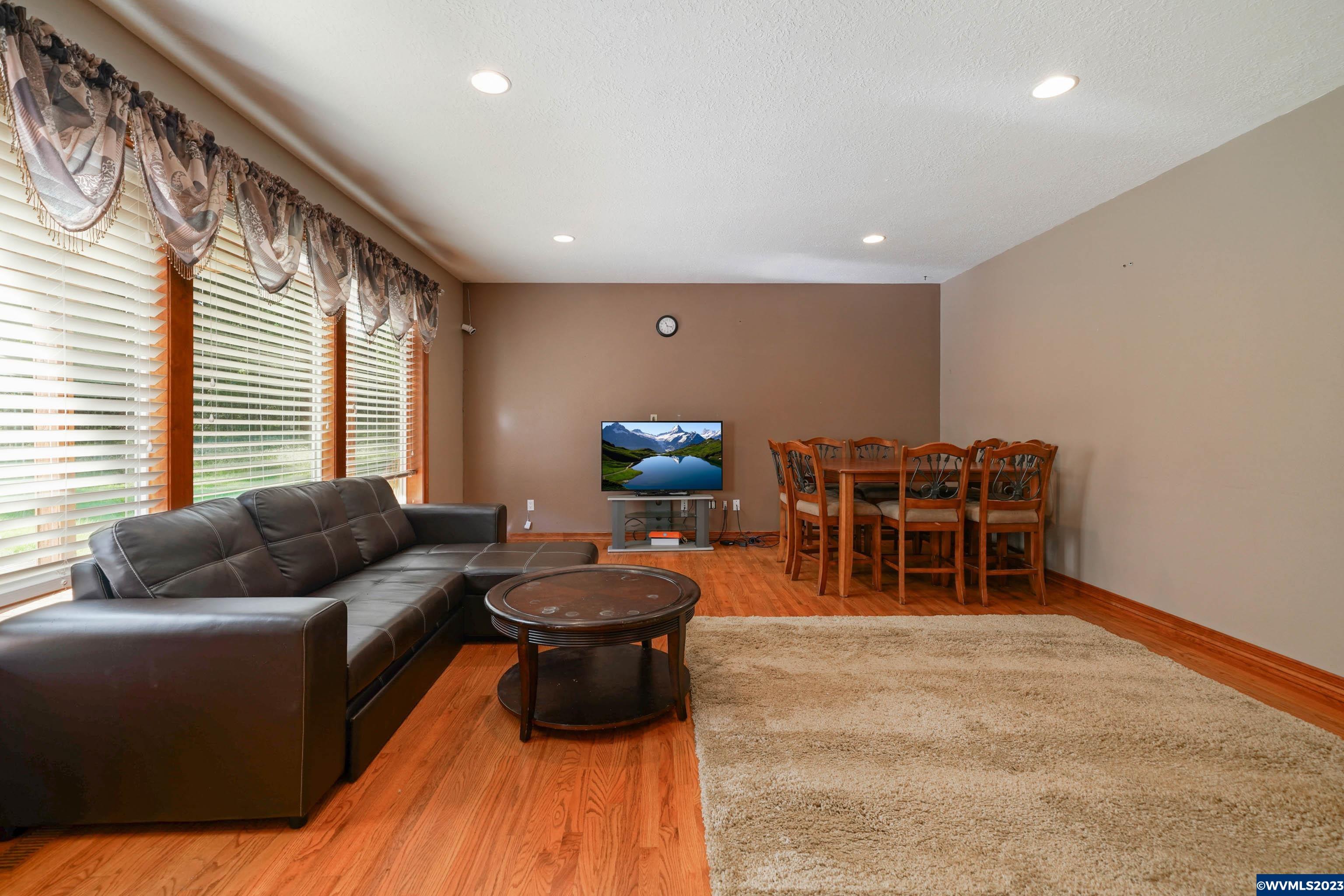 16570 Oakdale Road Dallas, OR 97338 - Photo 13 of 41 a living room with furniture and a window