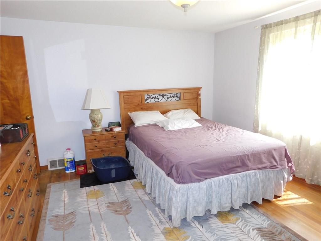 949 Broughton Road Pittsburgh, PA 15236 - Photo 16 of 25 Gallery Image 16