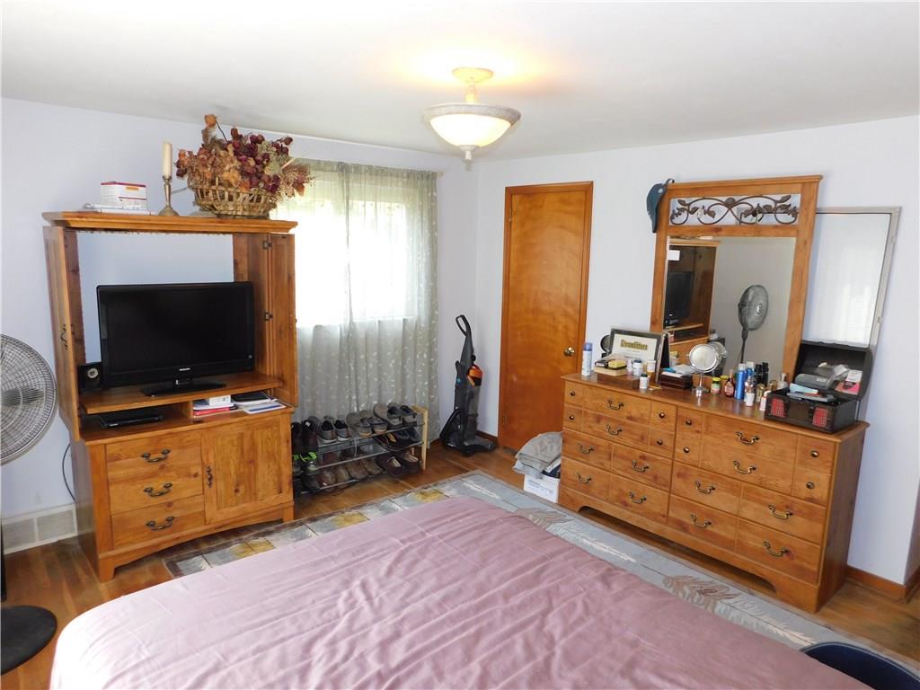 949 Broughton Road Pittsburgh, PA 15236 - Photo 17 of 25 Gallery Image 17