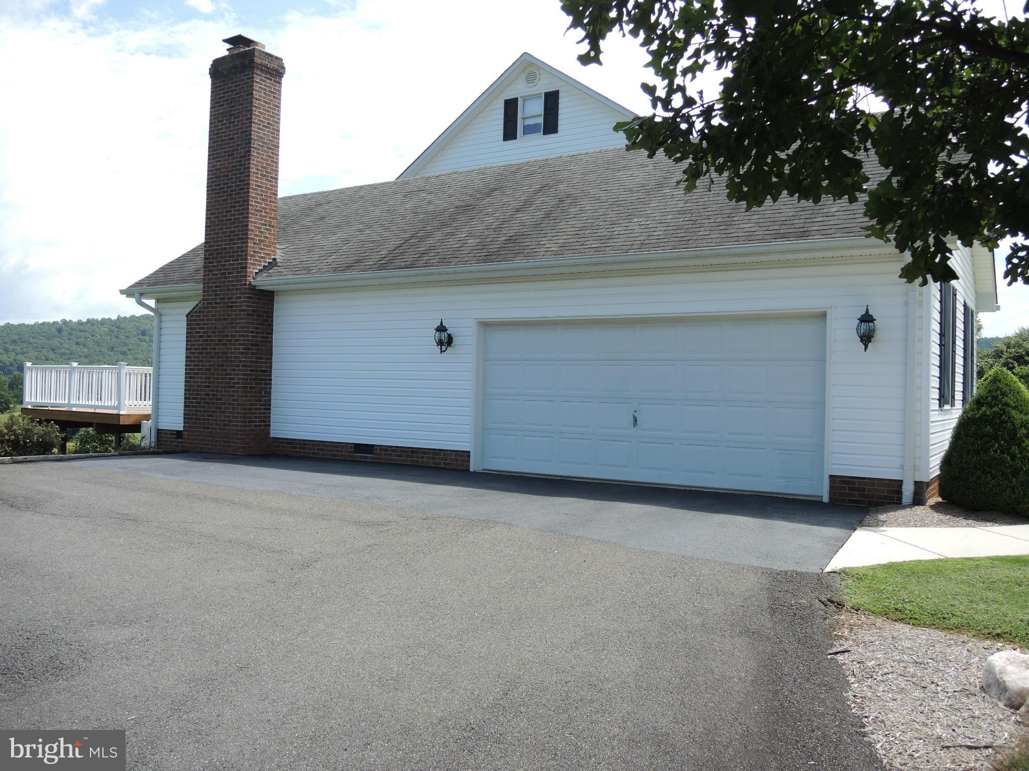 9620 Ridge View Drive Marshall, VA 20115 - Photo 4 of 30 2-Car Garage/Automatic Openers