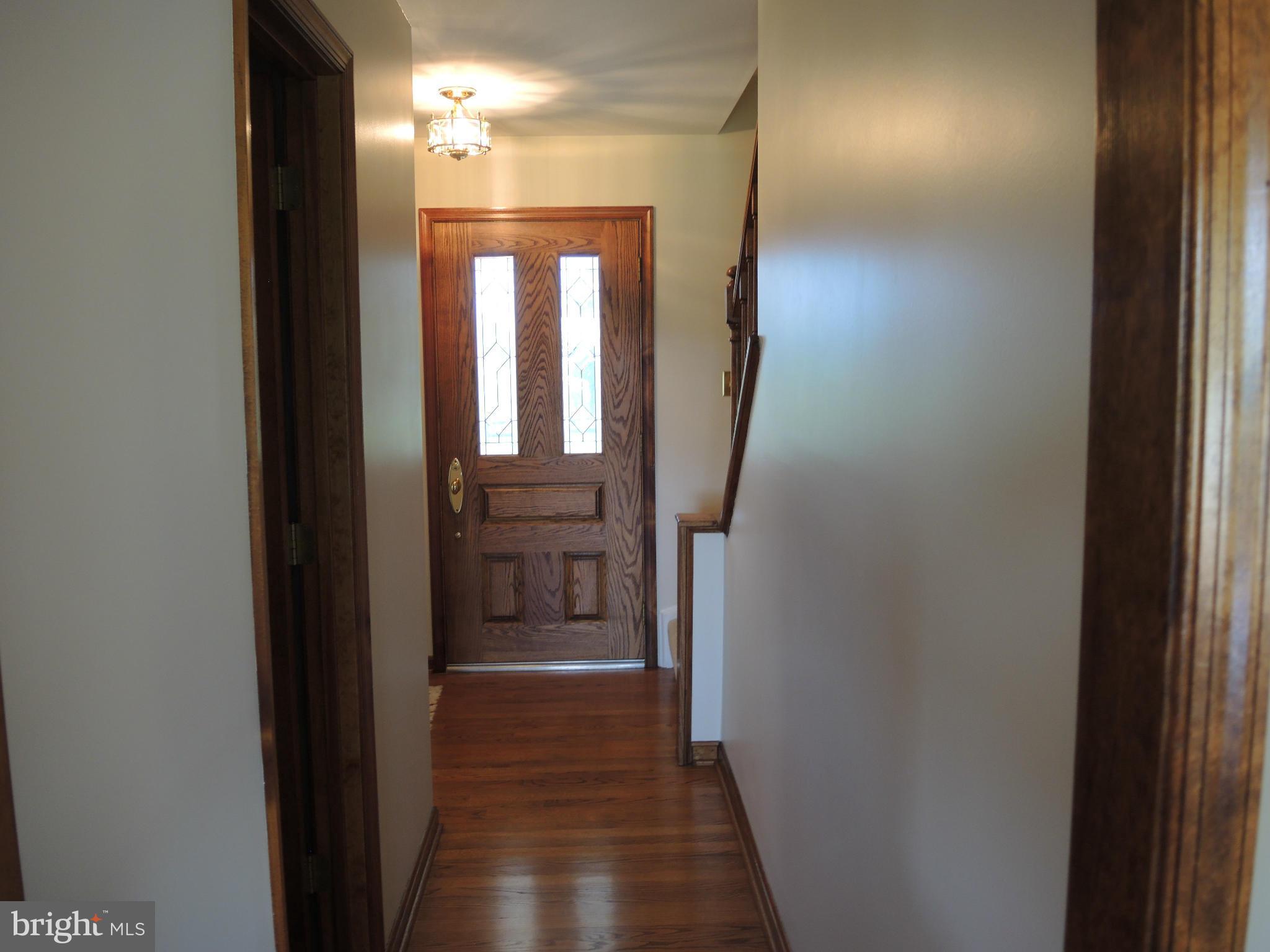9620 Ridge View Drive Marshall, VA 20115 - Photo 8 of 30 Wood/Beveled Glass Entry Door to Foyer