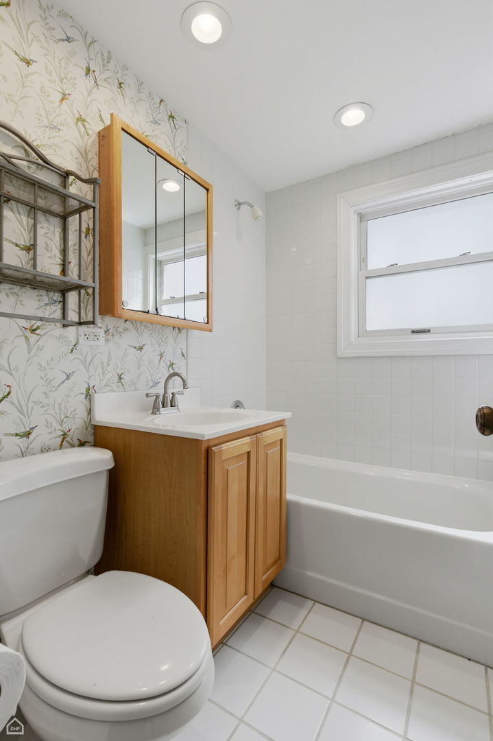 98 Williamsburg Road Evanston, IL 60203 - Photo 16 of 25