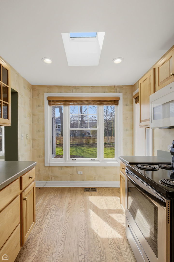 98 Williamsburg Road Evanston, IL 60203 - Photo 10 of 25