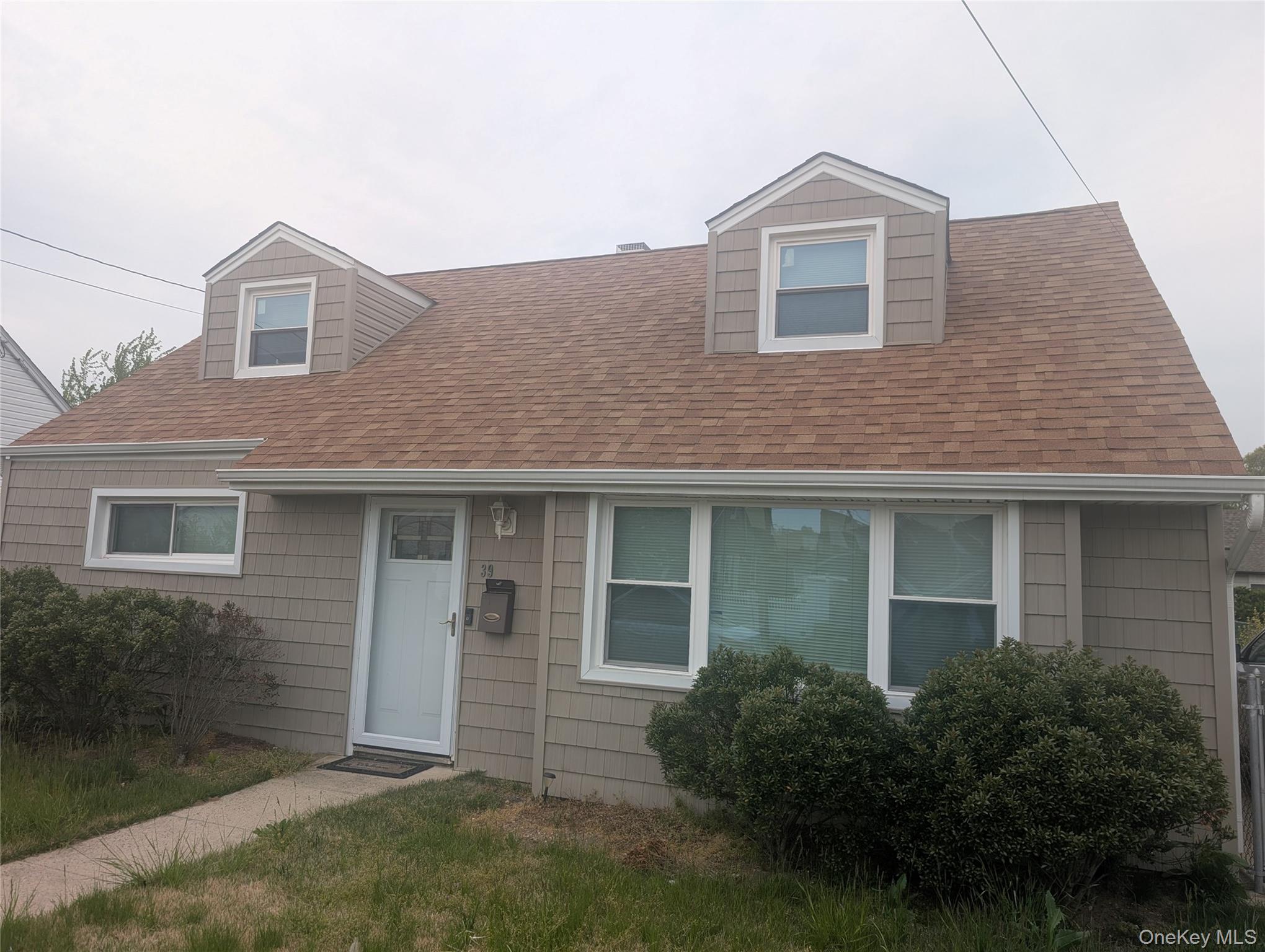 39 State Street Valley Stream, NY 11580 - Photo 1 of 7 a front view of a house with garden