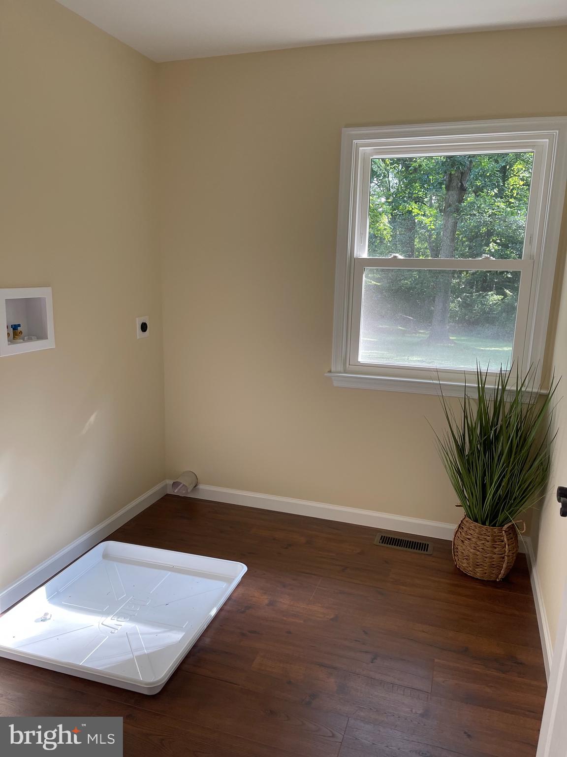 832 Bouchelle Road Elkton, MD 21921 - Photo 21 of 42 Main level laundry room