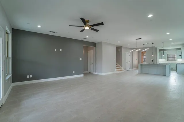 a view of a livingroom with a ceiling fan