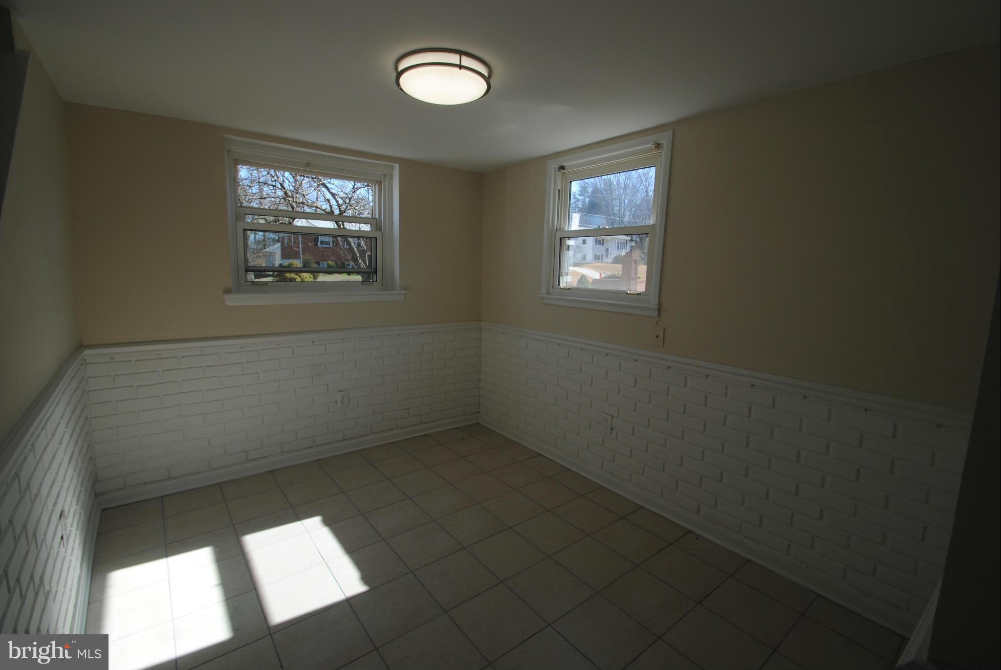 15410 Michigan Rd. Woodbridge, VA 22191 - Photo 3 of 9 Dining Room
