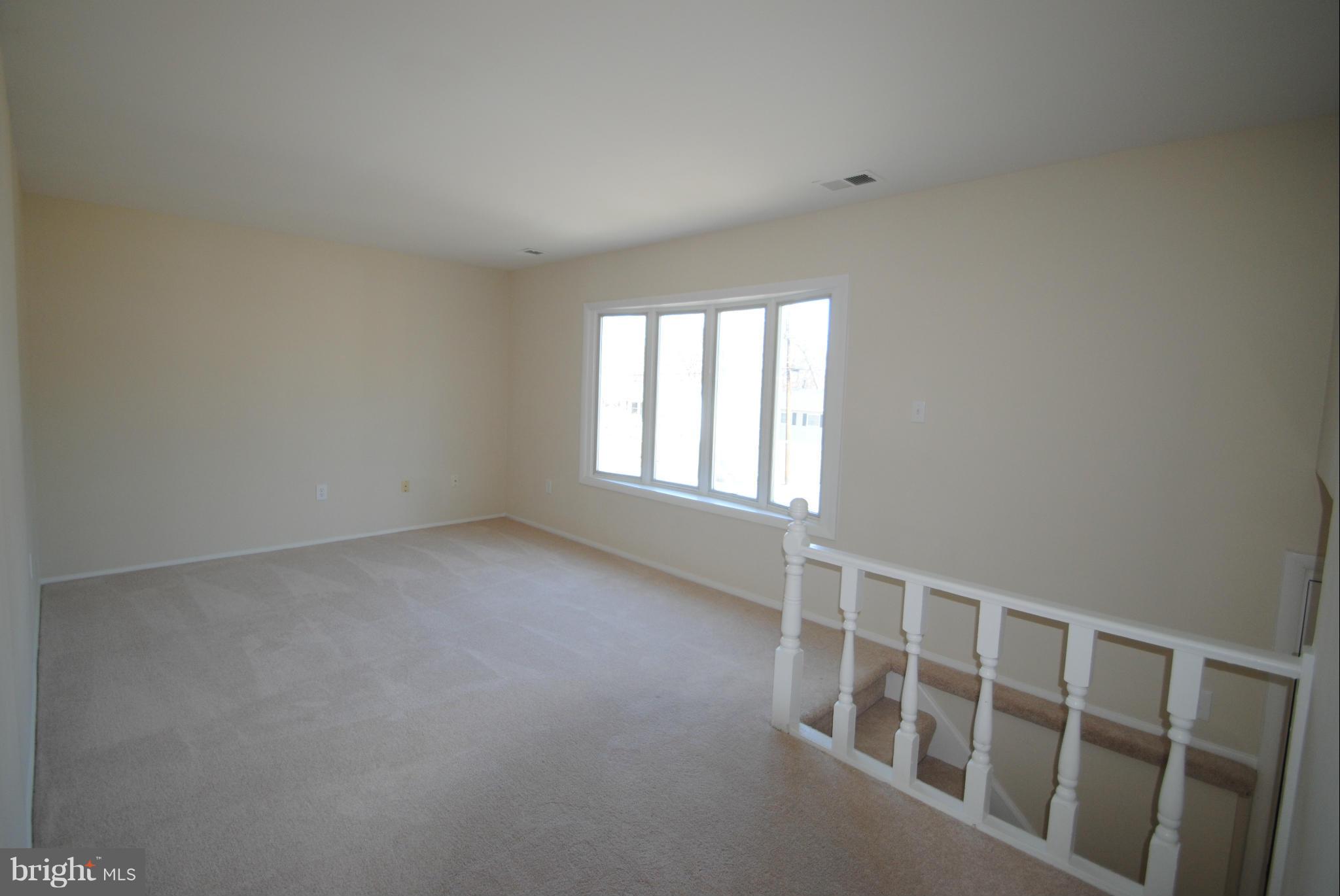 15410 Michigan Rd. Woodbridge, VA 22191 - Photo 4 of 9 Living Room