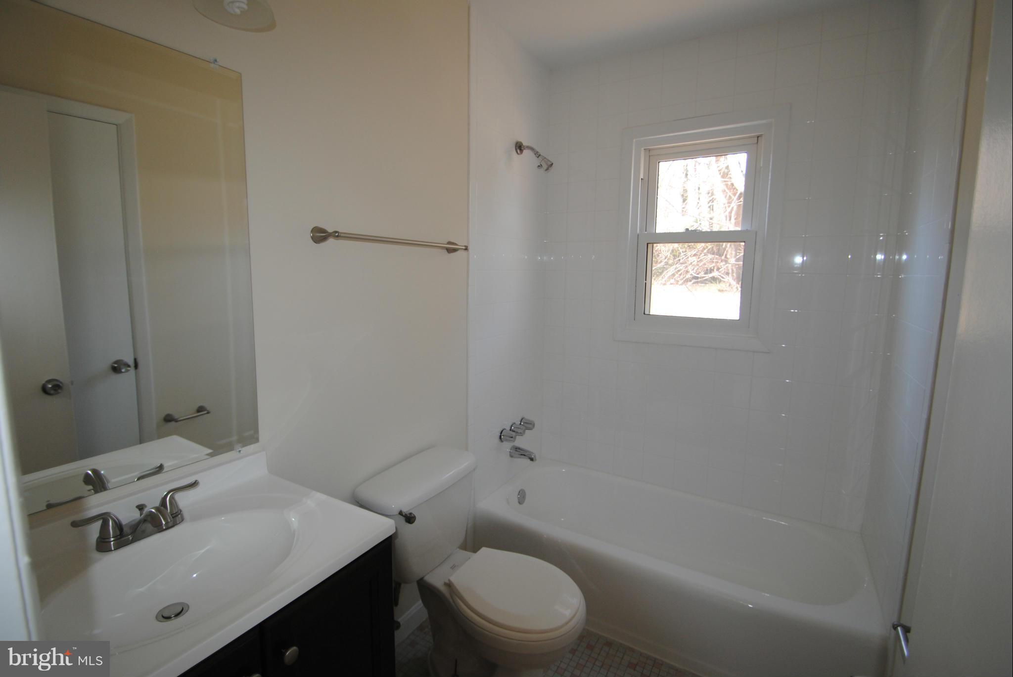 15410 Michigan Rd. Woodbridge, VA 22191 - Photo 8 of 9 Bath