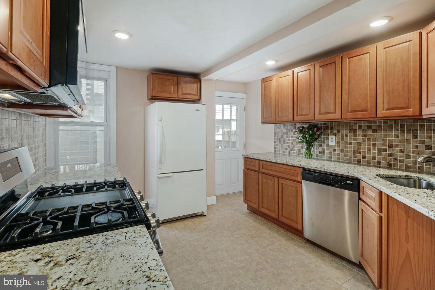 200 Landover Road Bryn Mawr, PA 19010 - Photo 6 of 30 Kitchen w/ Granite and Stainless Steel Appliances