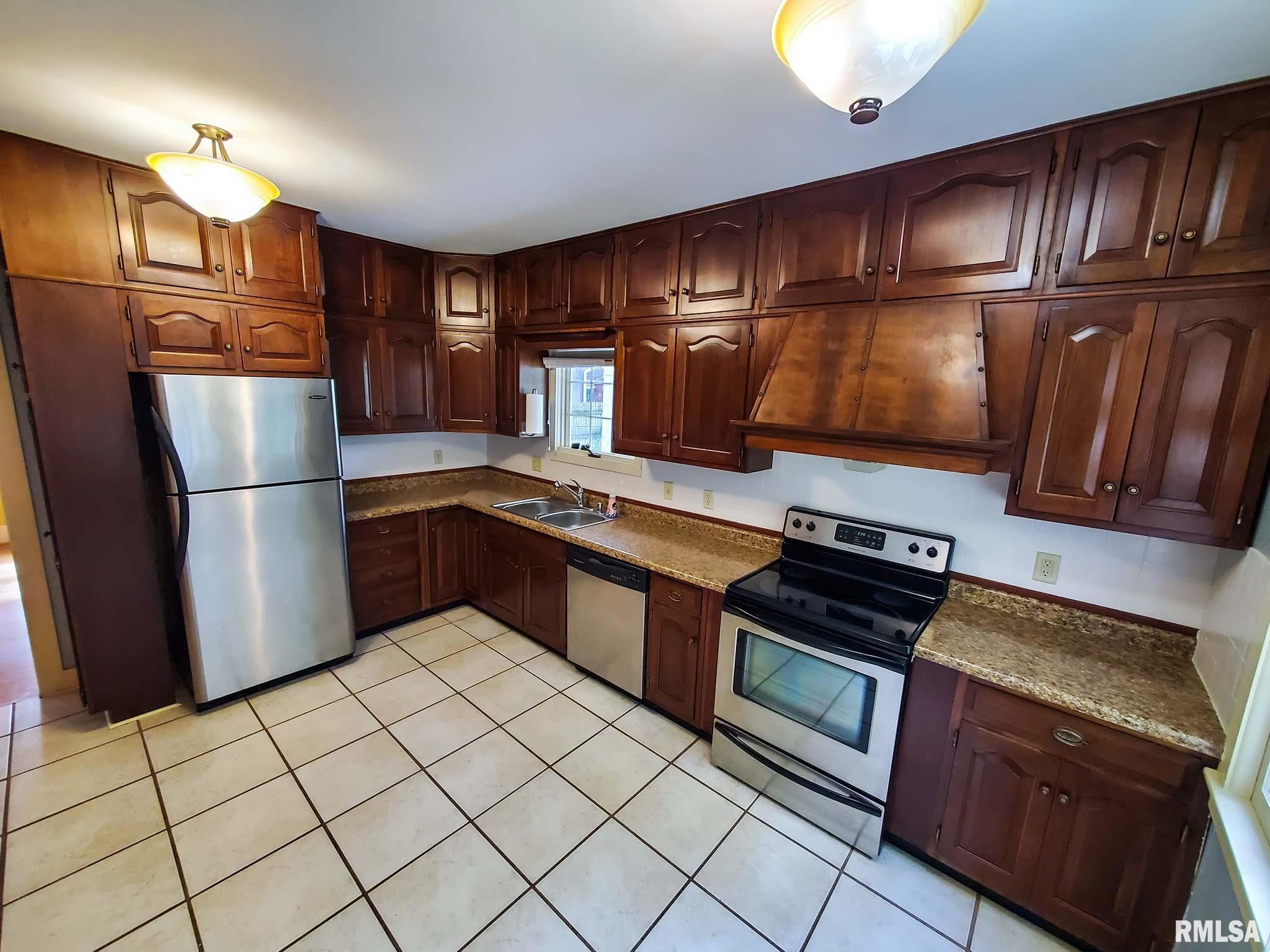 1475 North 3rd Street Springfield, IL 62702 - Photo 3 of 21