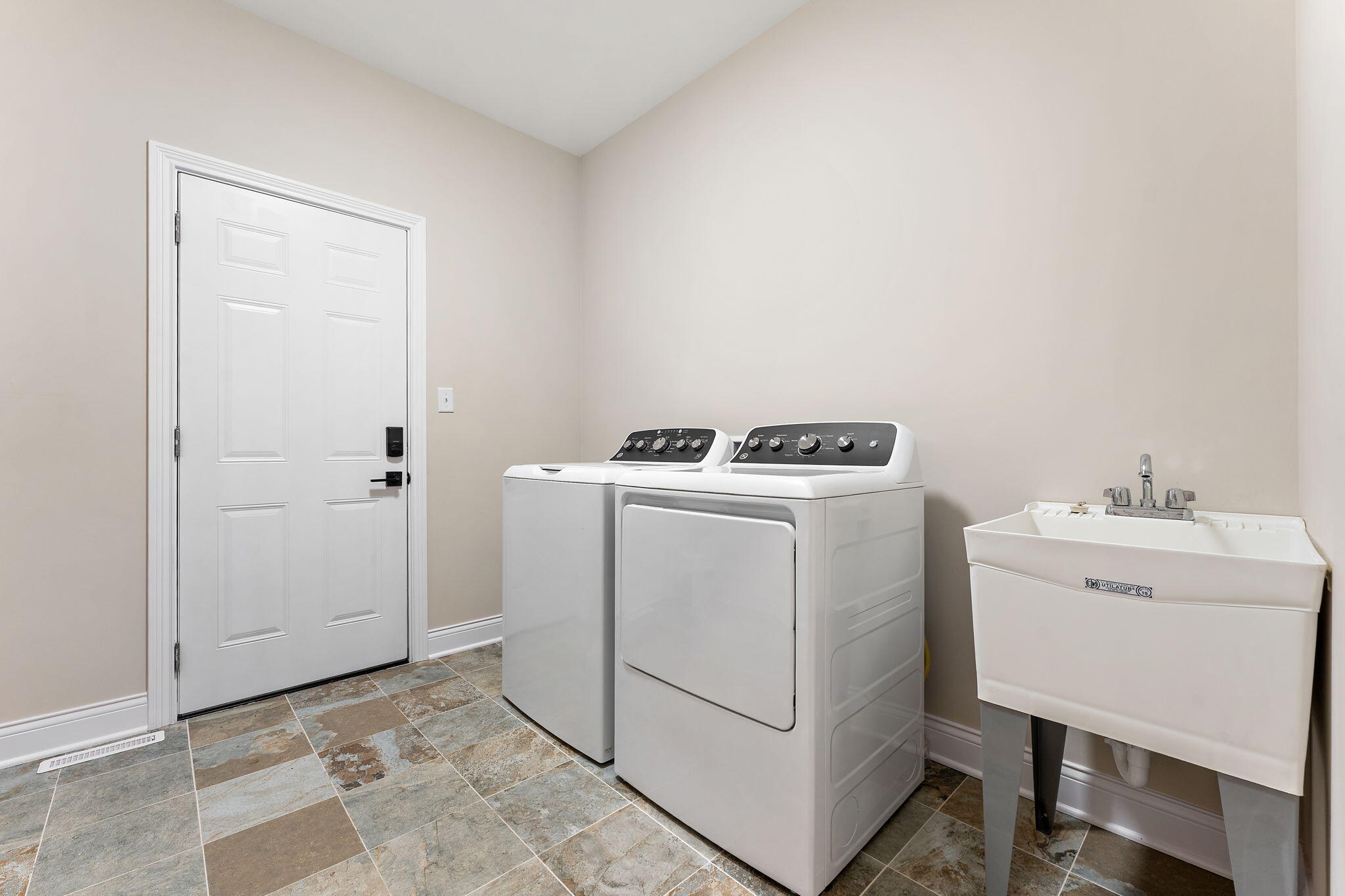 1504 Waverly Road Porter, IN 46304 - Photo 21 of 25 a utility room with dryer and washer