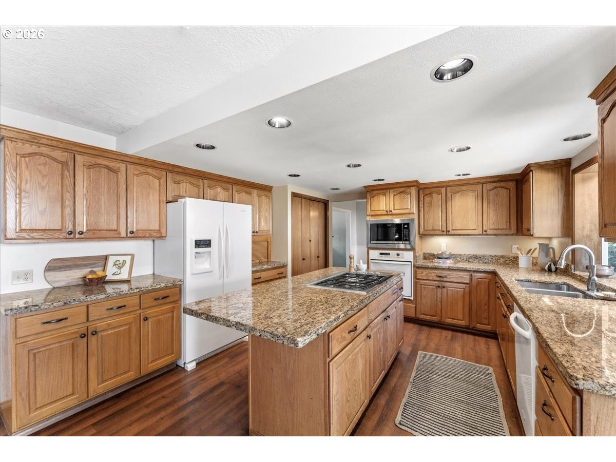 530 Southwest 167th Avenue Beaverton, OR 97006 - Photo 13 of 48