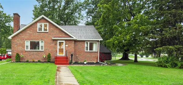 $289,900 | 11 South Shore Boulevard, Lackawanna, NY 14218