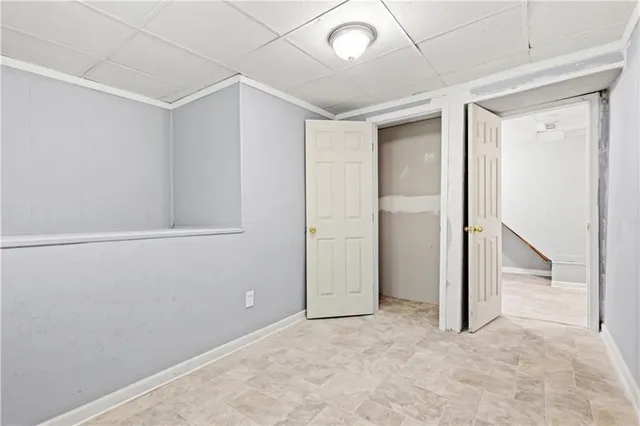 an empty room with a empty space