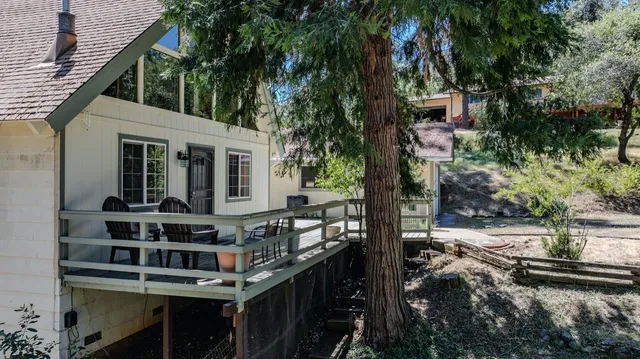a view of a house with backyard and sitting area