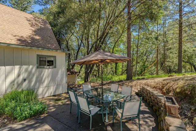 a view of an outdoor sitting area with furniture