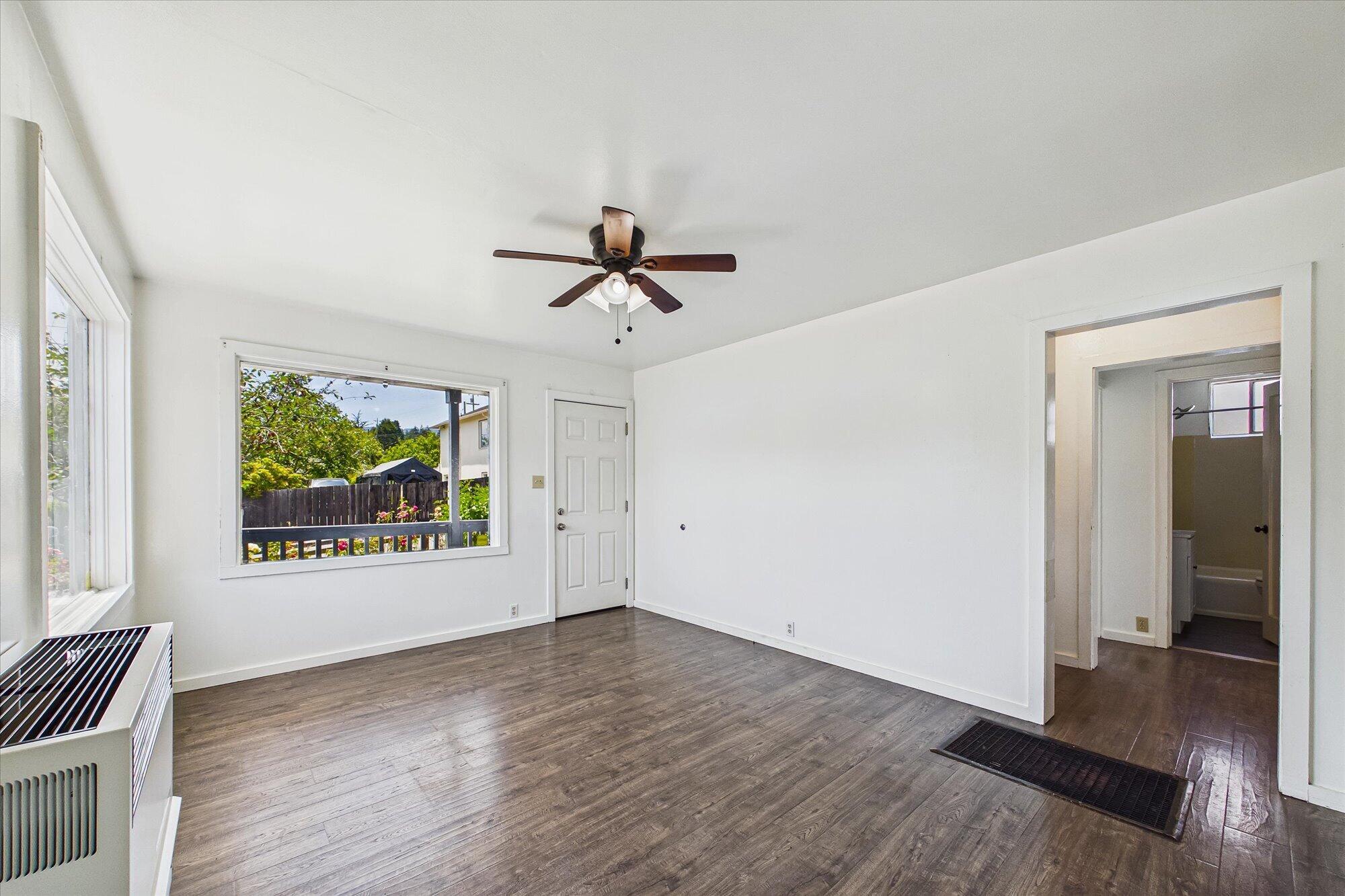 180 Cedar Street Rio Dell, CA 95562 - Photo 8 of 31