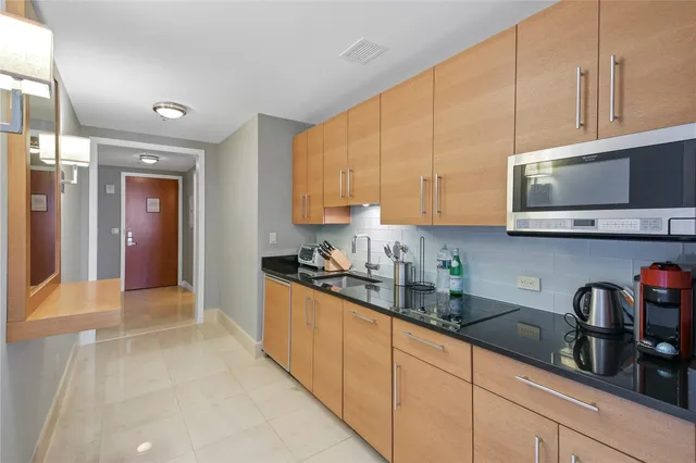 $4,250 | 1 Renaissance Square, Unit 8E, White Plains, NY 10601