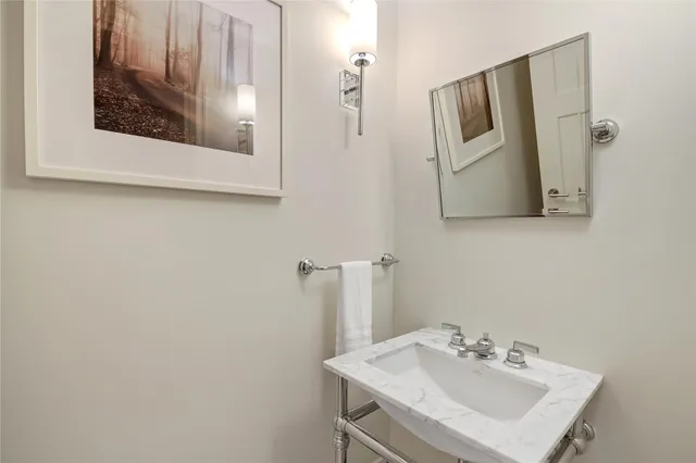 $4,250 | 1 Renaissance Square, Unit 8E, White Plains, NY 10601