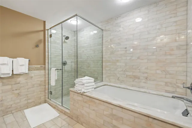 $4,250 | 1 Renaissance Square, Unit 8E, White Plains, NY 10601