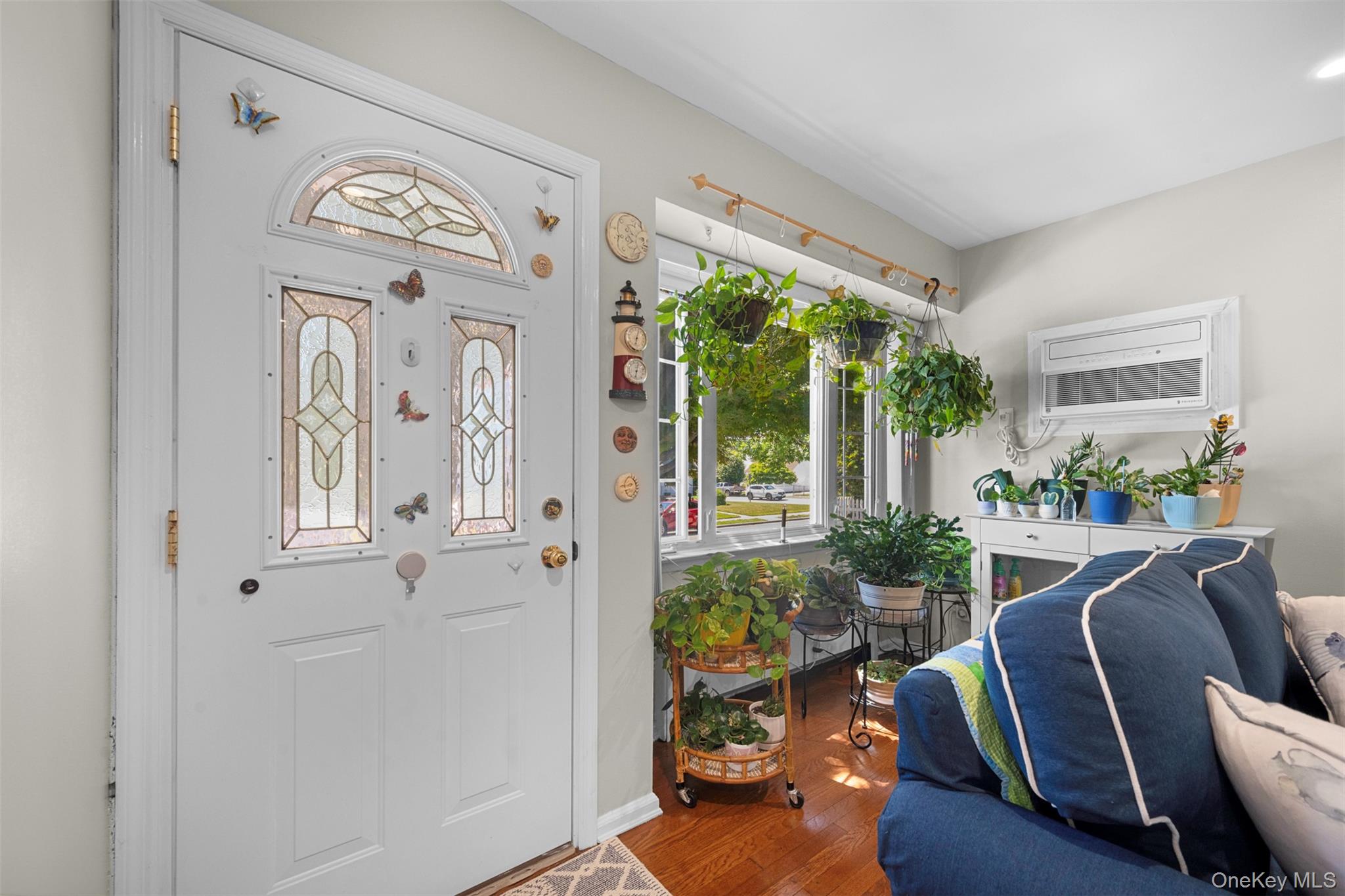 2389 Lindy Road Westbury, NY 11590 - Photo 4 of 41