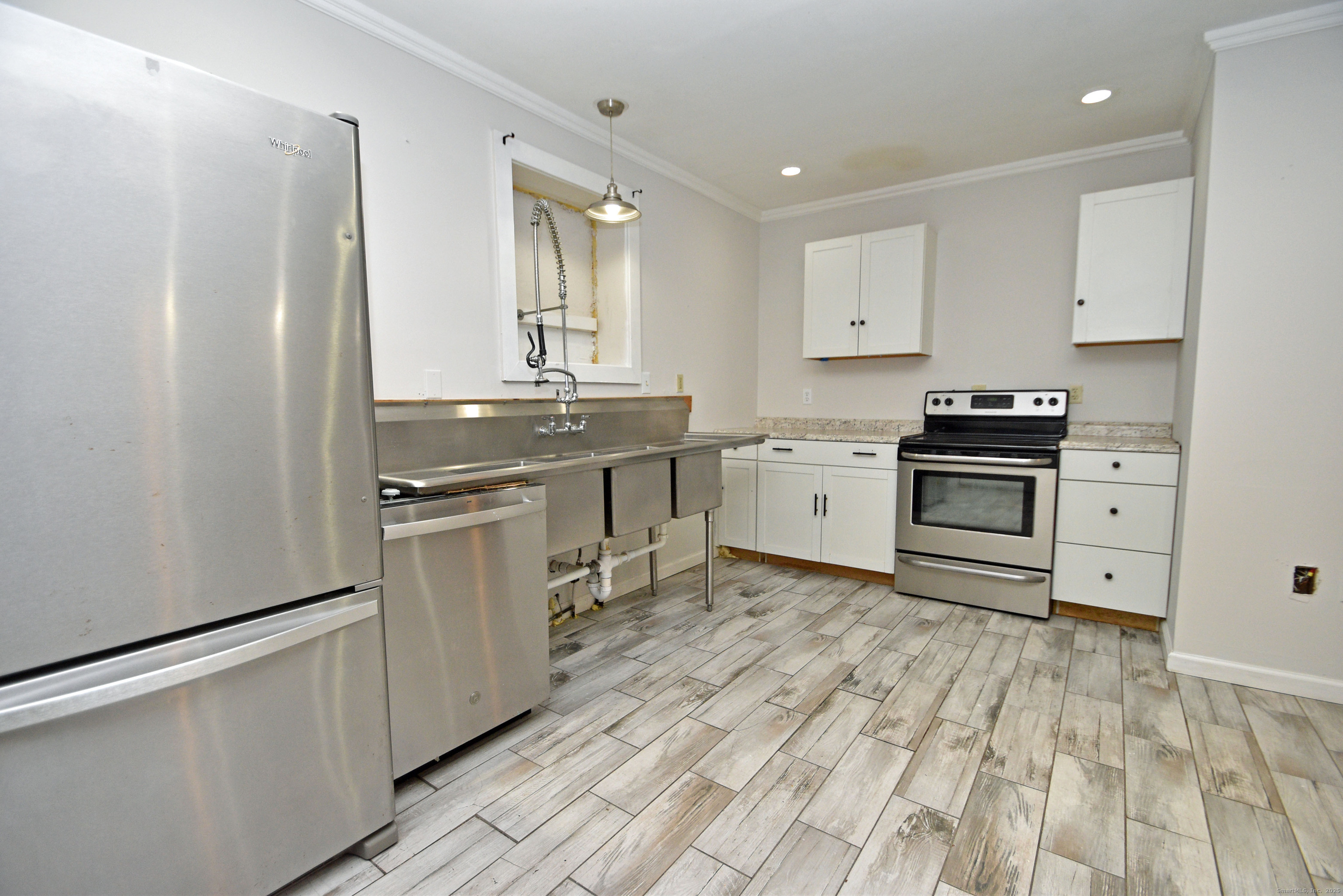 385 Broad Street New London, CT 06320 - Photo 5 of 29