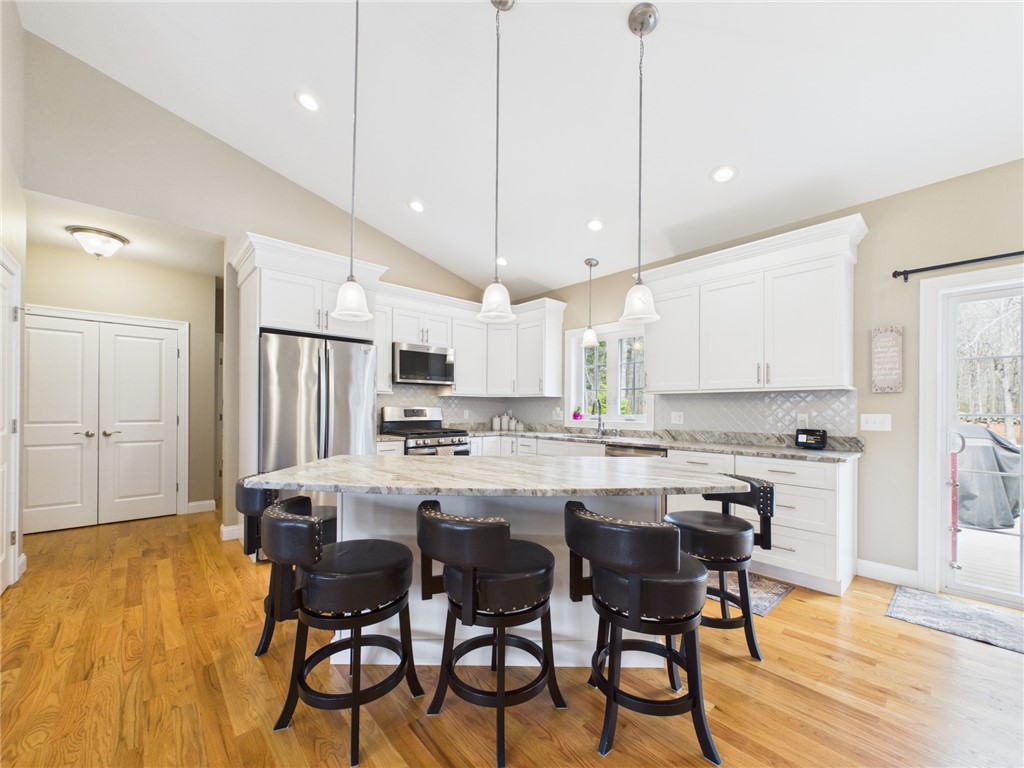 40 Stag Circle Charlestown, RI 02813 - Photo 5 of 26