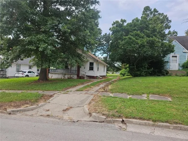 $89,500 | 413 West 22nd Street, Higginsville, MO 64037