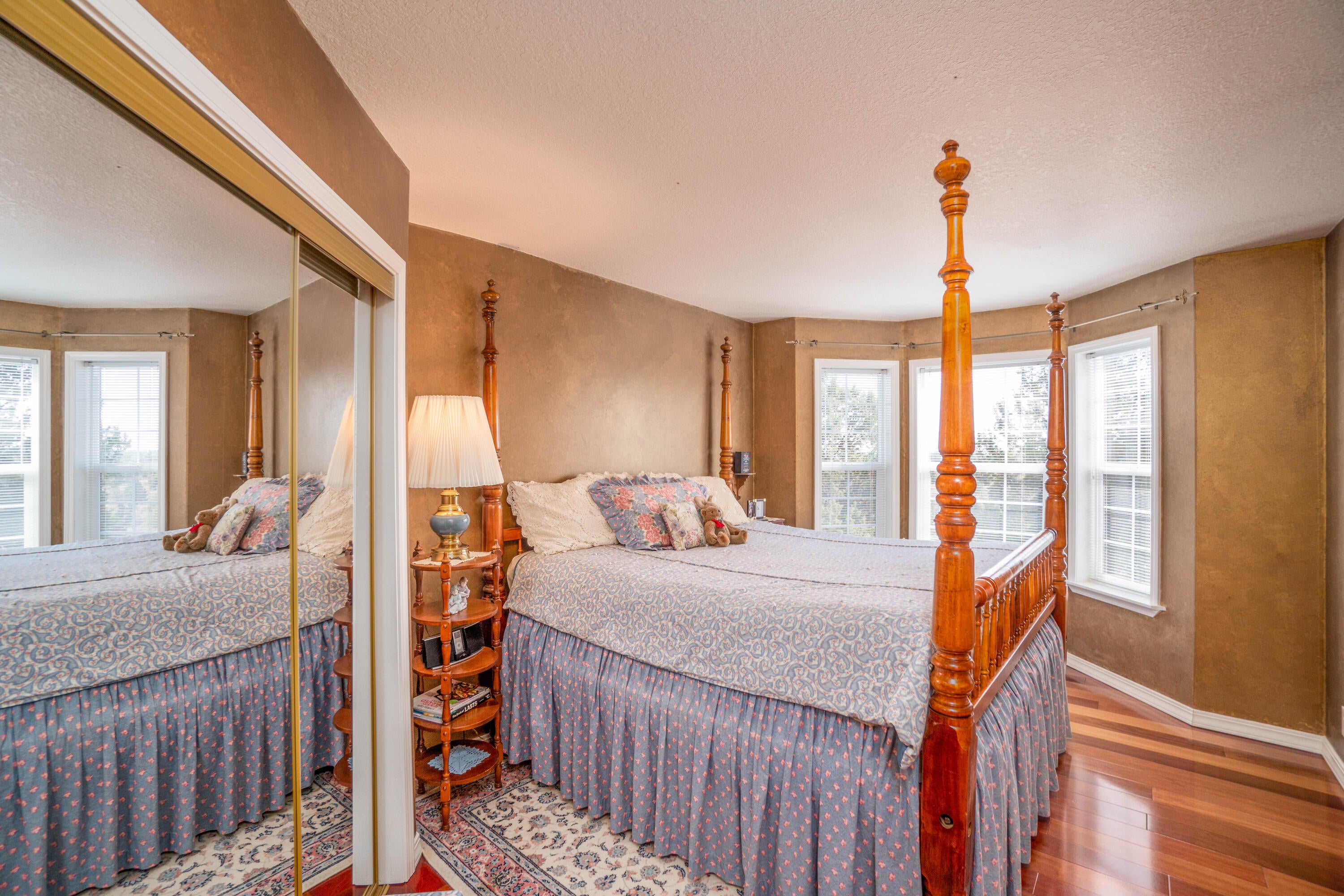 60905 Jennings Road Bend, OR 97702 - Photo 22 of 41 Bedroom 1