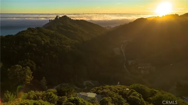 a view of a backyard with mountain